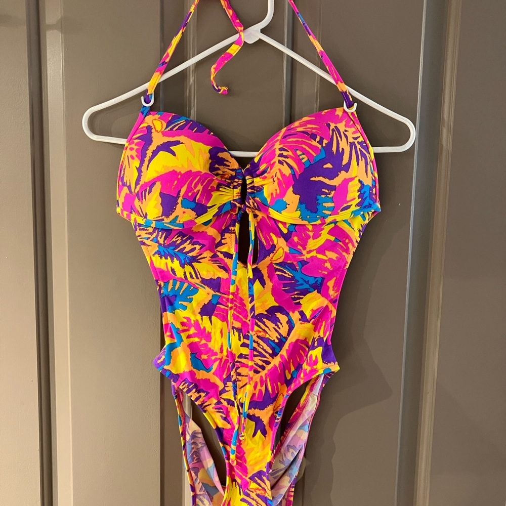 Venus Lovely Leaves Tropical Leaf Print Monokini Size 6